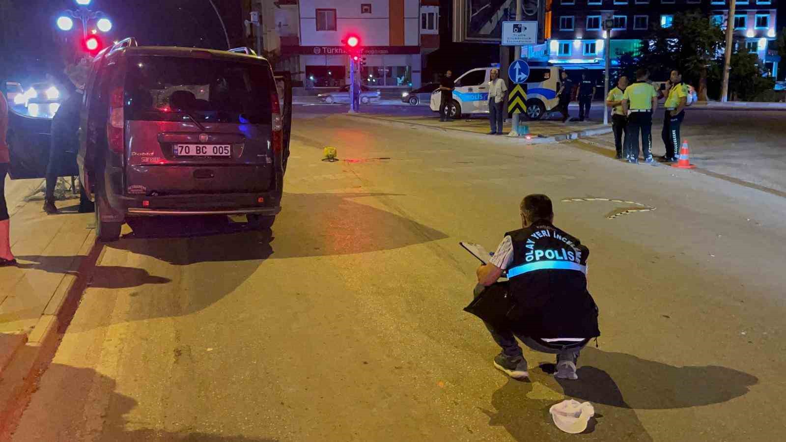 Hafif ticari aracın &ccedil;arptığı belediye iş&ccedil;isi ağır yaralandı