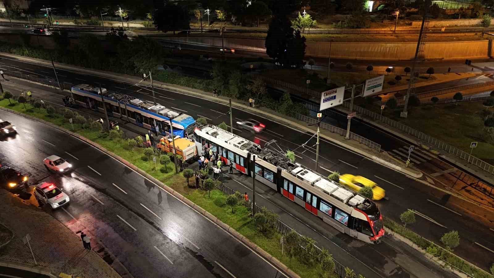 Zeytinburnu’nda iki tramvayın çarpıştığı kaza yeri havadan görüntülendi