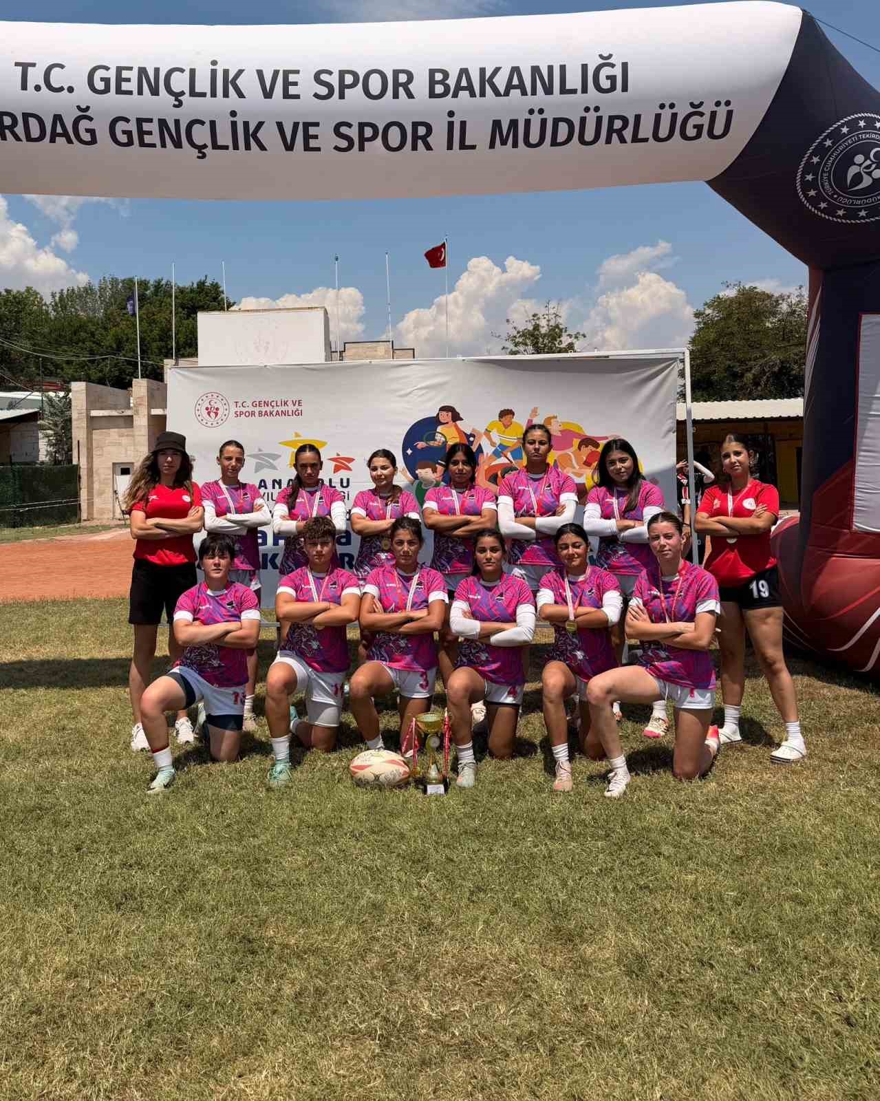 Eskişehir’in ragbi sultanları namağlup şampiyon