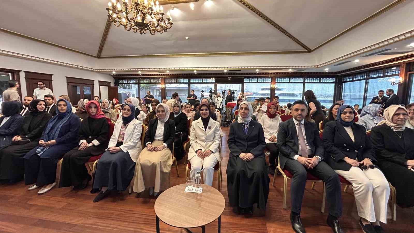 Bakan G&ouml;ktaş: "G&ouml;n&uuml;l El&ccedil;ileri Projesi pek &ccedil;ok &uuml;lkenin &ouml;rnek aldığı g&uuml;&ccedil;l&uuml; bir g&ouml;n&uuml;ll&uuml;l&uuml;k seferberliğine d&ouml;n&uuml;şt&uuml;"