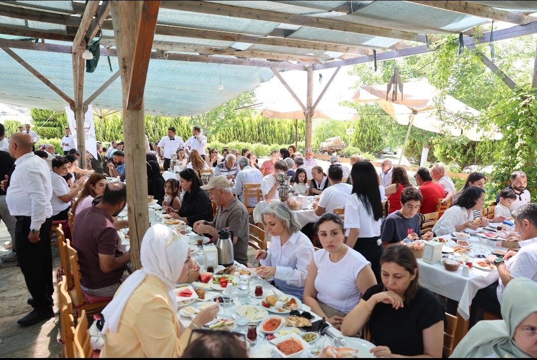 Kahramanmaraşlılar Bornova&rsquo;da kahvaltıda buluştu