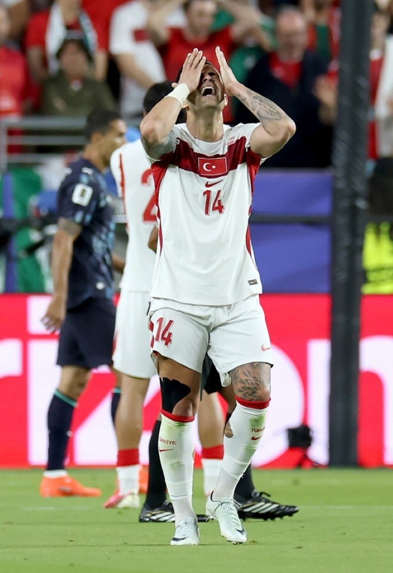 Milli futbolcular gözyaşlarını tutamadı