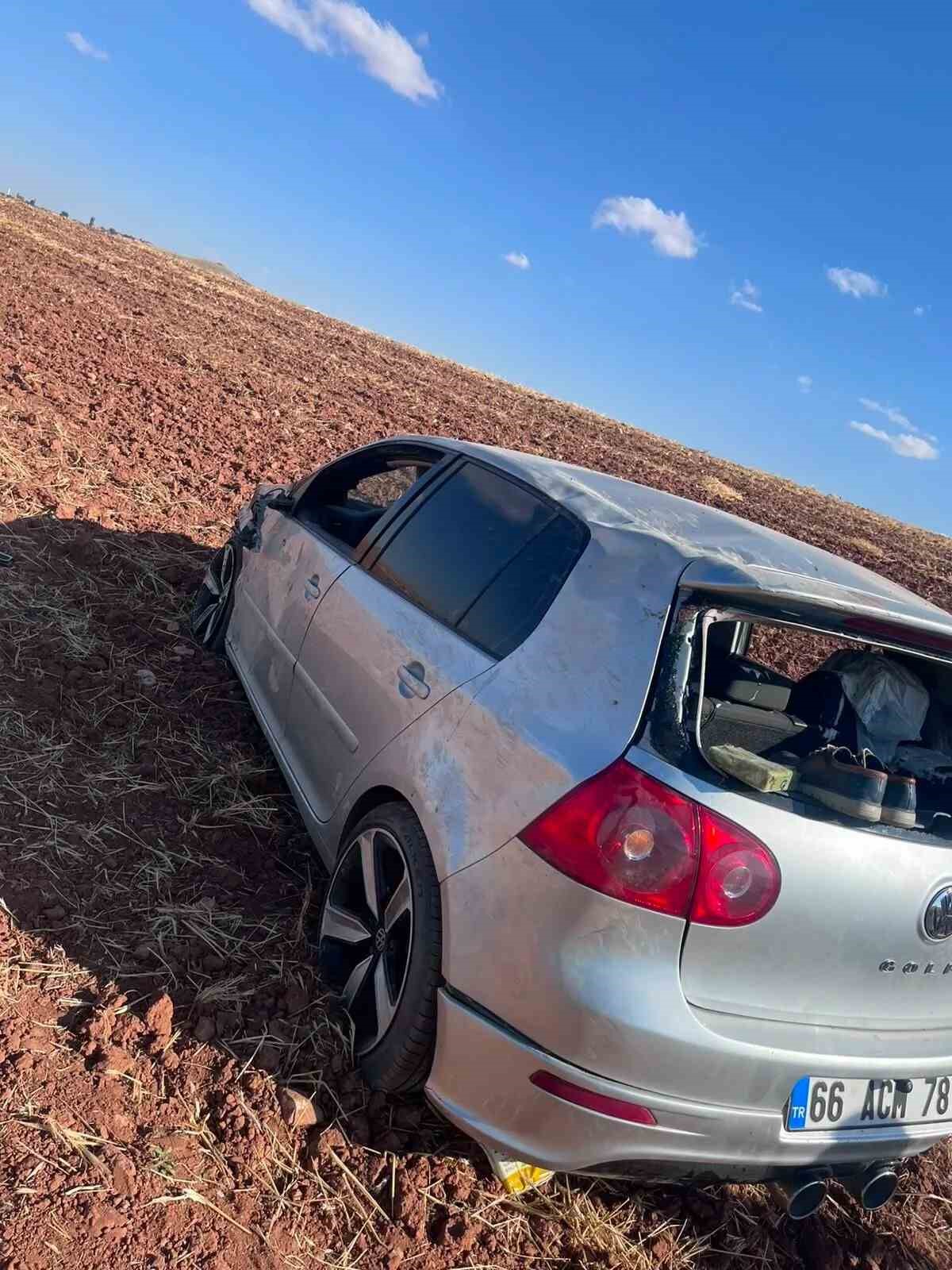 Tarlaya devrilen otomobilin sürücüsü hayatını kaybetti