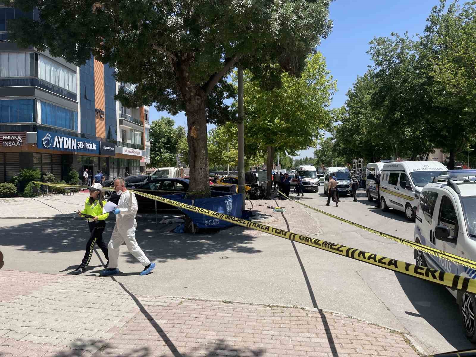 Ticari taksinin çarptığı anne ile kızı hayatını kaybetti
