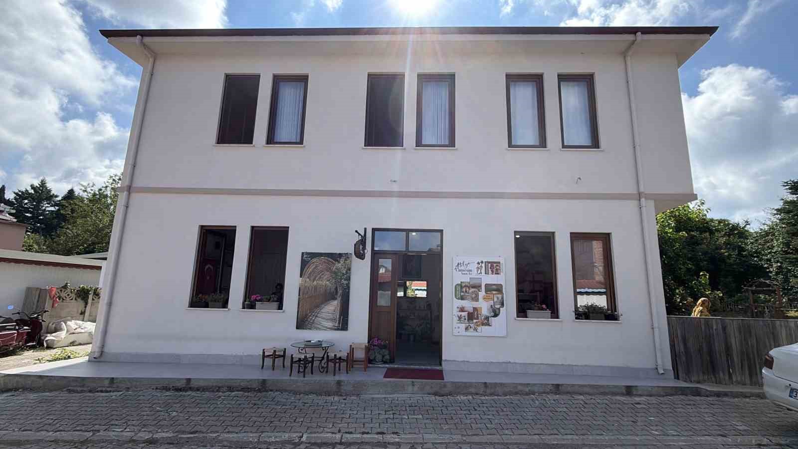 Hayalini kurduğu atölyeyi kurdu, kadınlara ilham oldu
