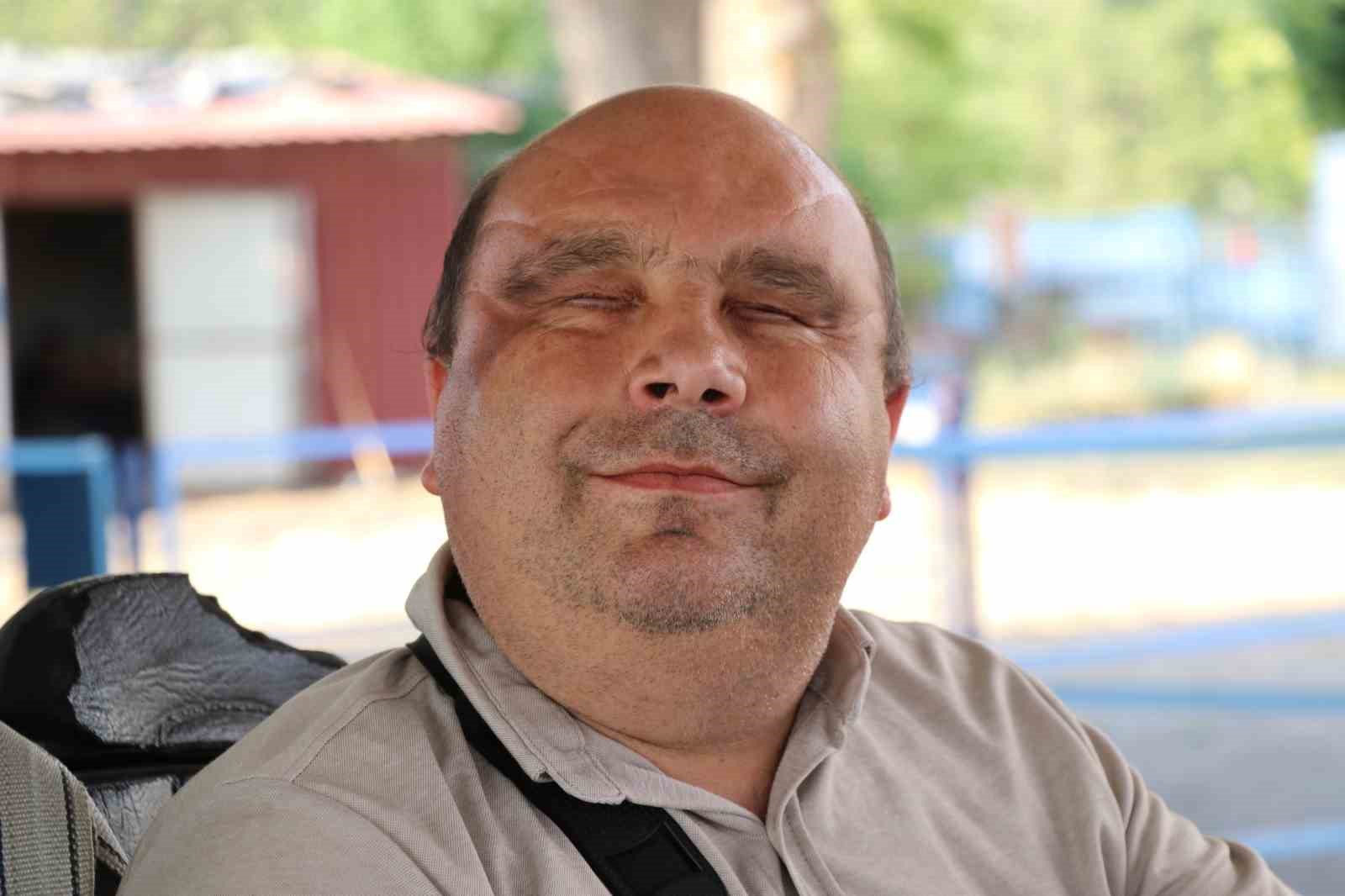 Çocukluk hayaliydi, görme engeline rağmen hayalini gerçekleştirdi