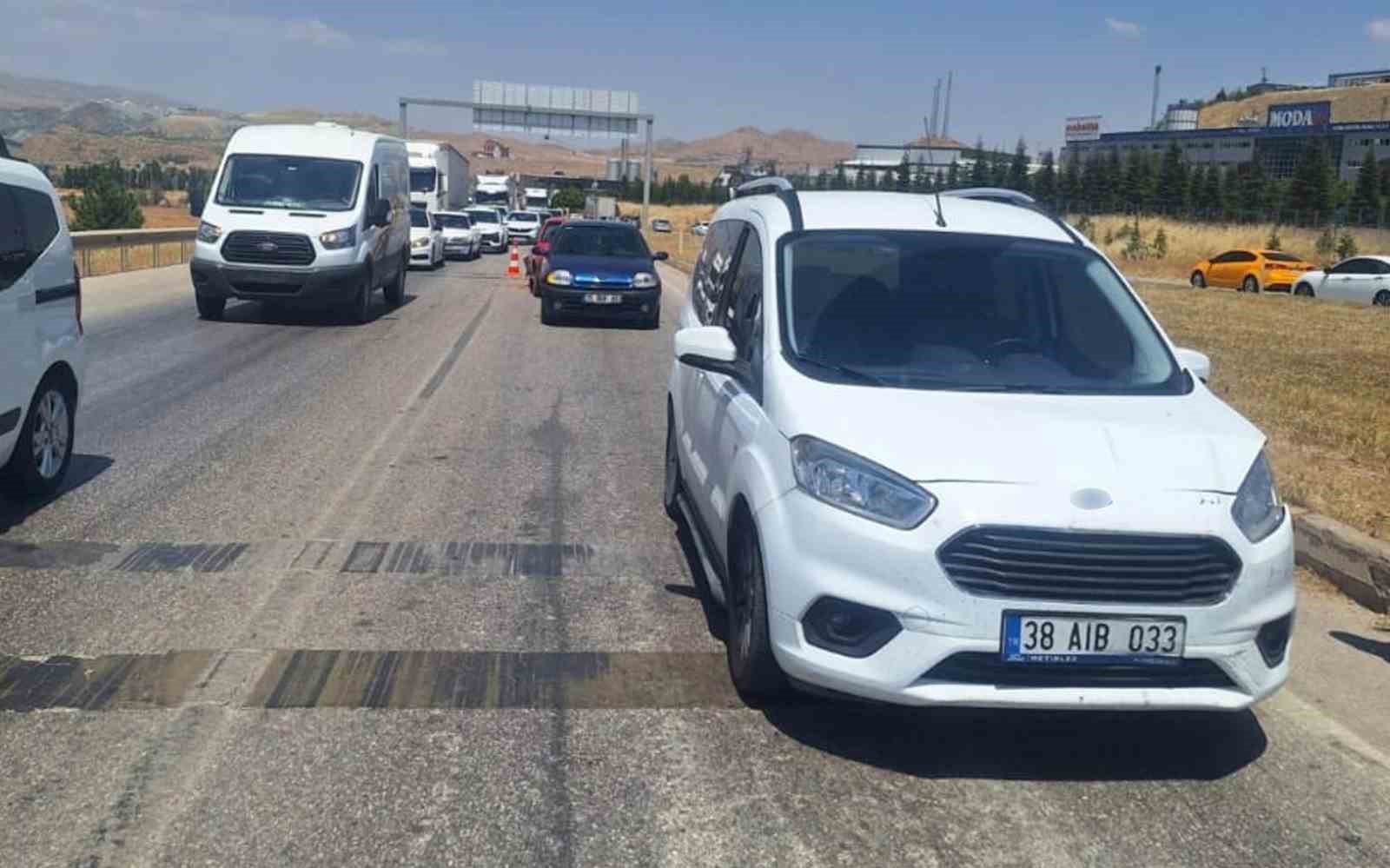 Kırıkkale’de 3 araçlı trafik kazası: 1 yaralı