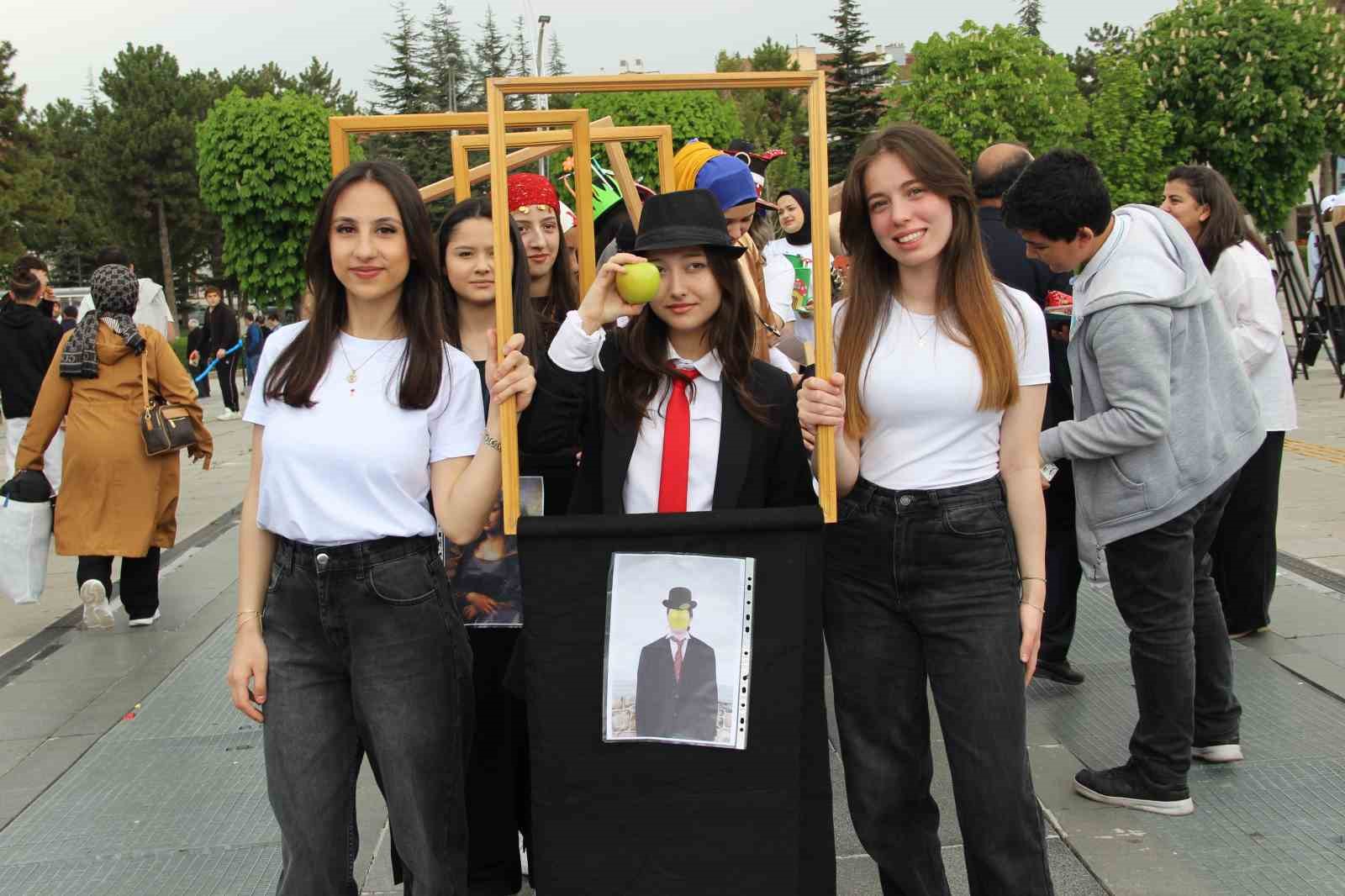Meslek lisesi &ouml;ğrencilerinin projeleri g&ouml;r&uuml;c&uuml;ye &ccedil;ıktı