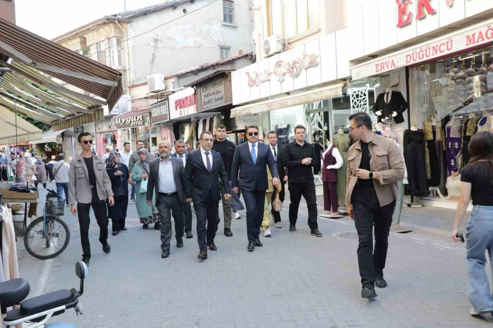 K&uuml;tahya Valisi Musa Işın, Sokak Sağlıklaştırma Projesi alanında incelemelerde bulundu