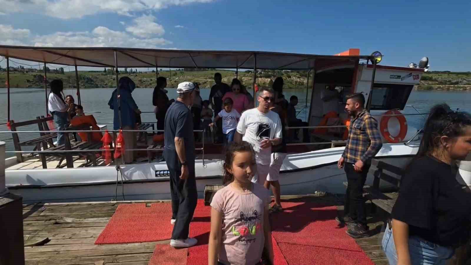 Kütahya Enne Barajı’nda tekne turları sezonu açıldı