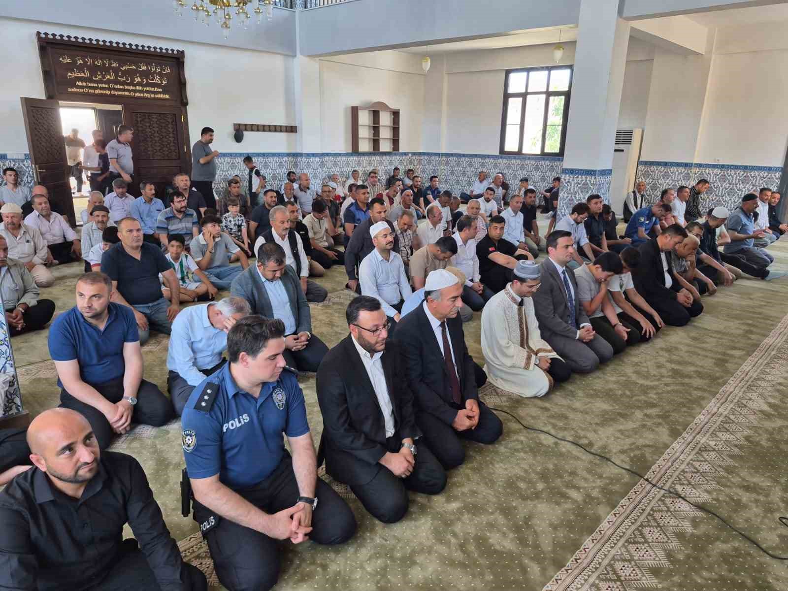 Yavuzeli Merkez Camii Cuma namazıyla ibadete açıldı