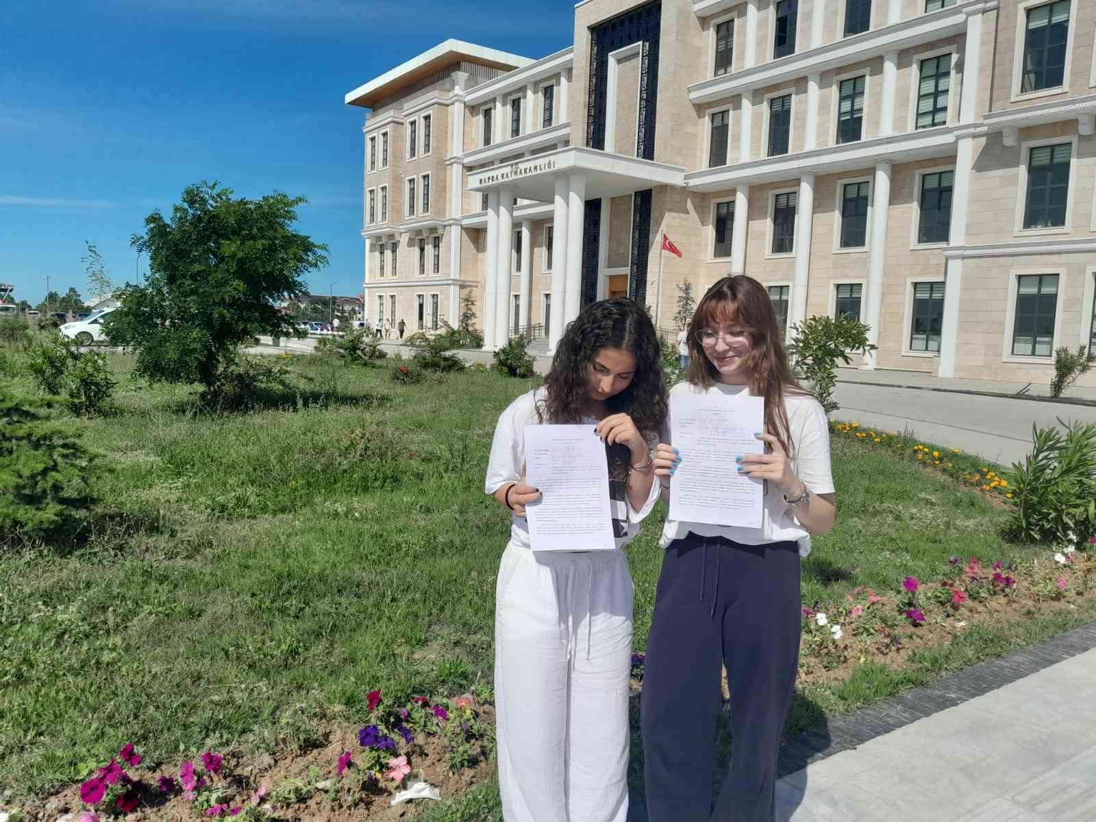 YDT adayları sessizlik i&ccedil;in harekete ge&ccedil;ti