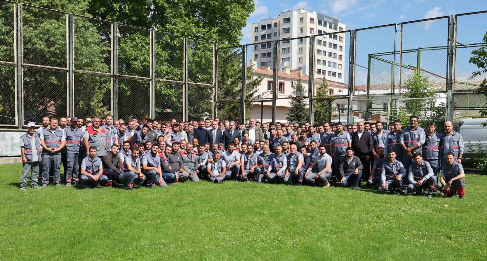 Başkan Palancıoğlu, mesaiye personel ile bayramlaşarak başladı