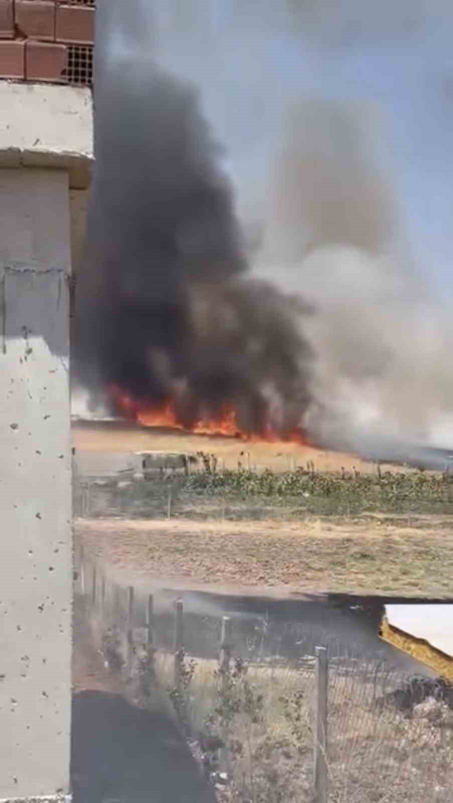 Mardin’de çıkan anız yangınına müdahale ediliyor