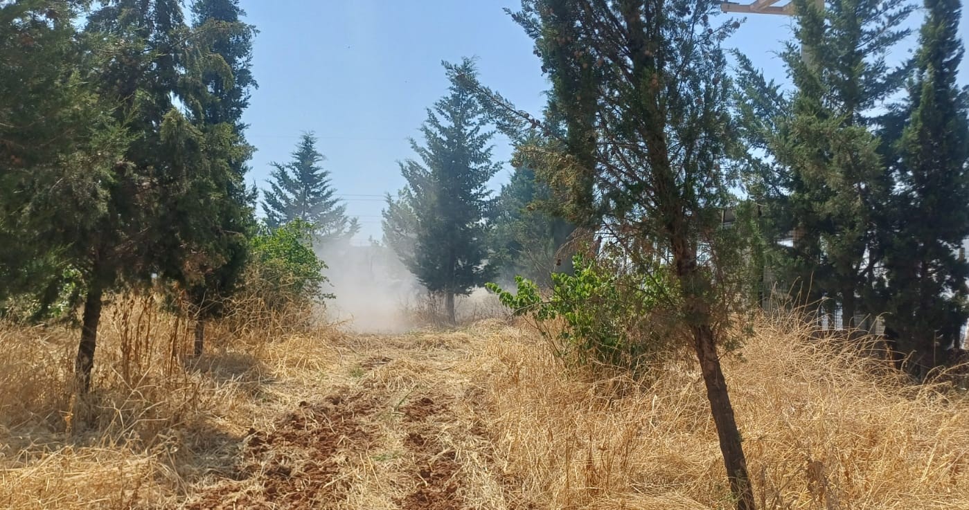 Anız yangını okula sıçramadan söndürüldü