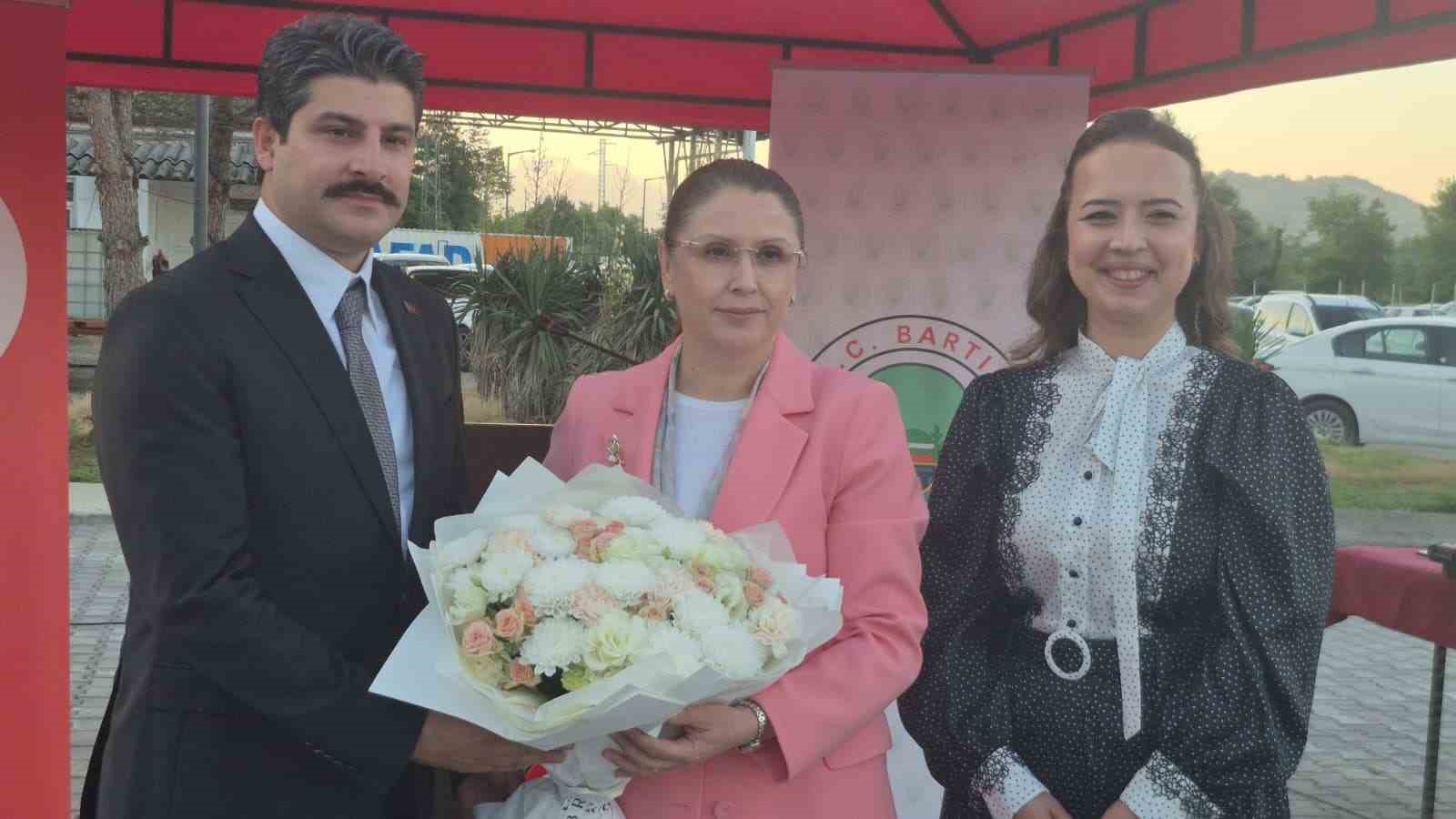 Vali yardımcısının veda yemeğine yoğun katılım