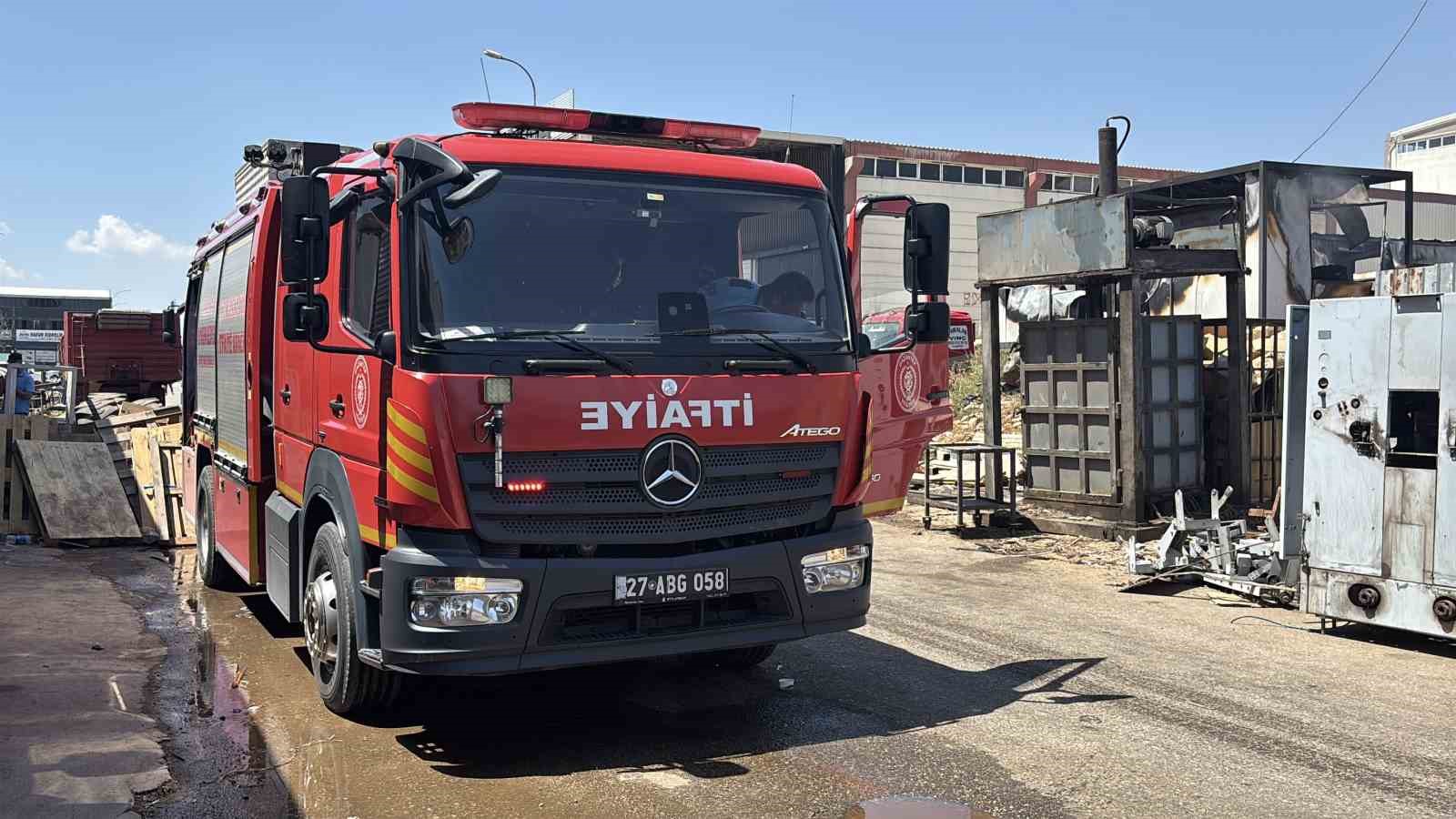 Gaziantep’te korkutan iş yeri yangını söndürüldü