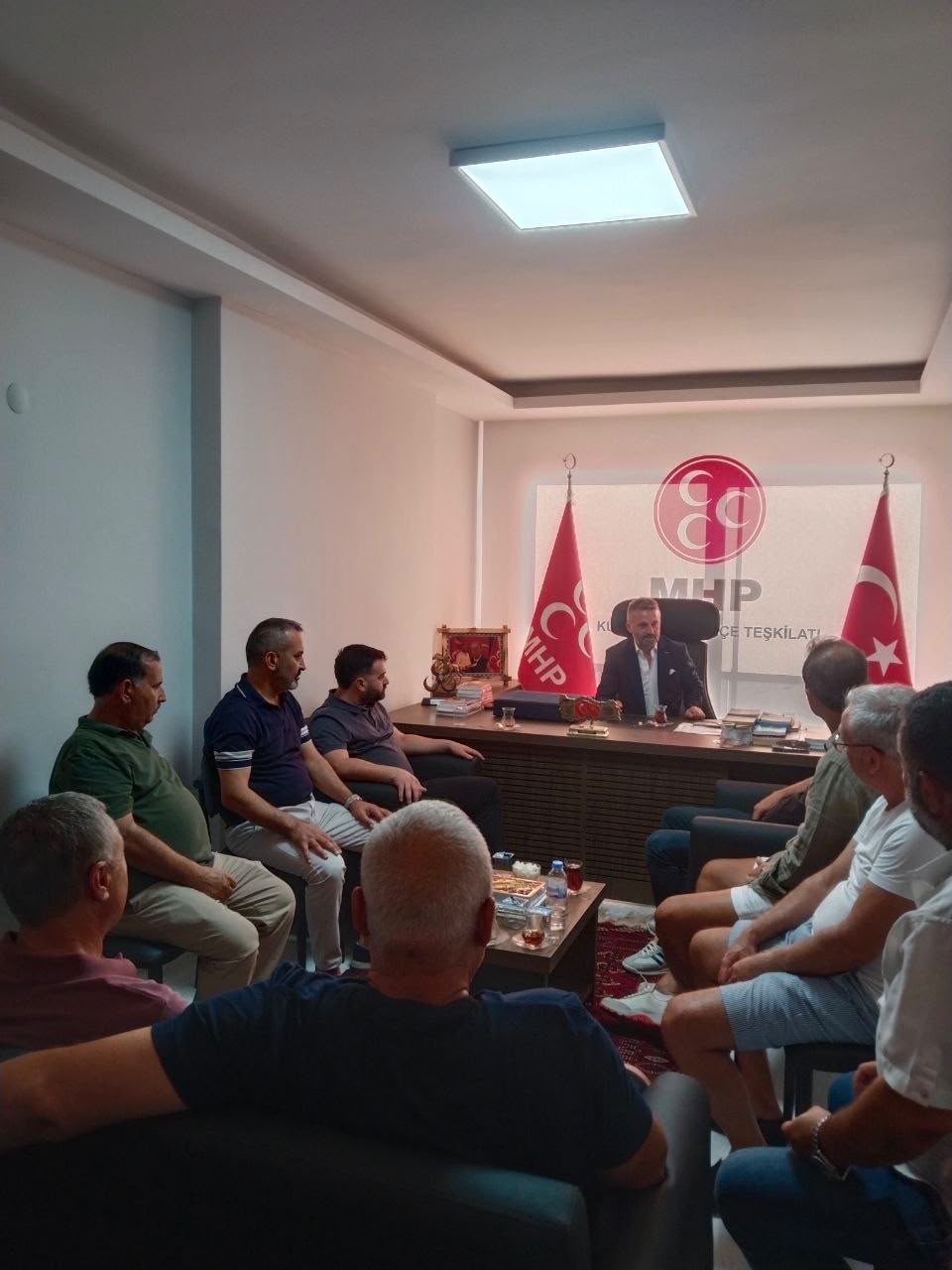 Esnaflar, MHP Kuşadası İlçe Başkanı Taşdemir ile görüştü