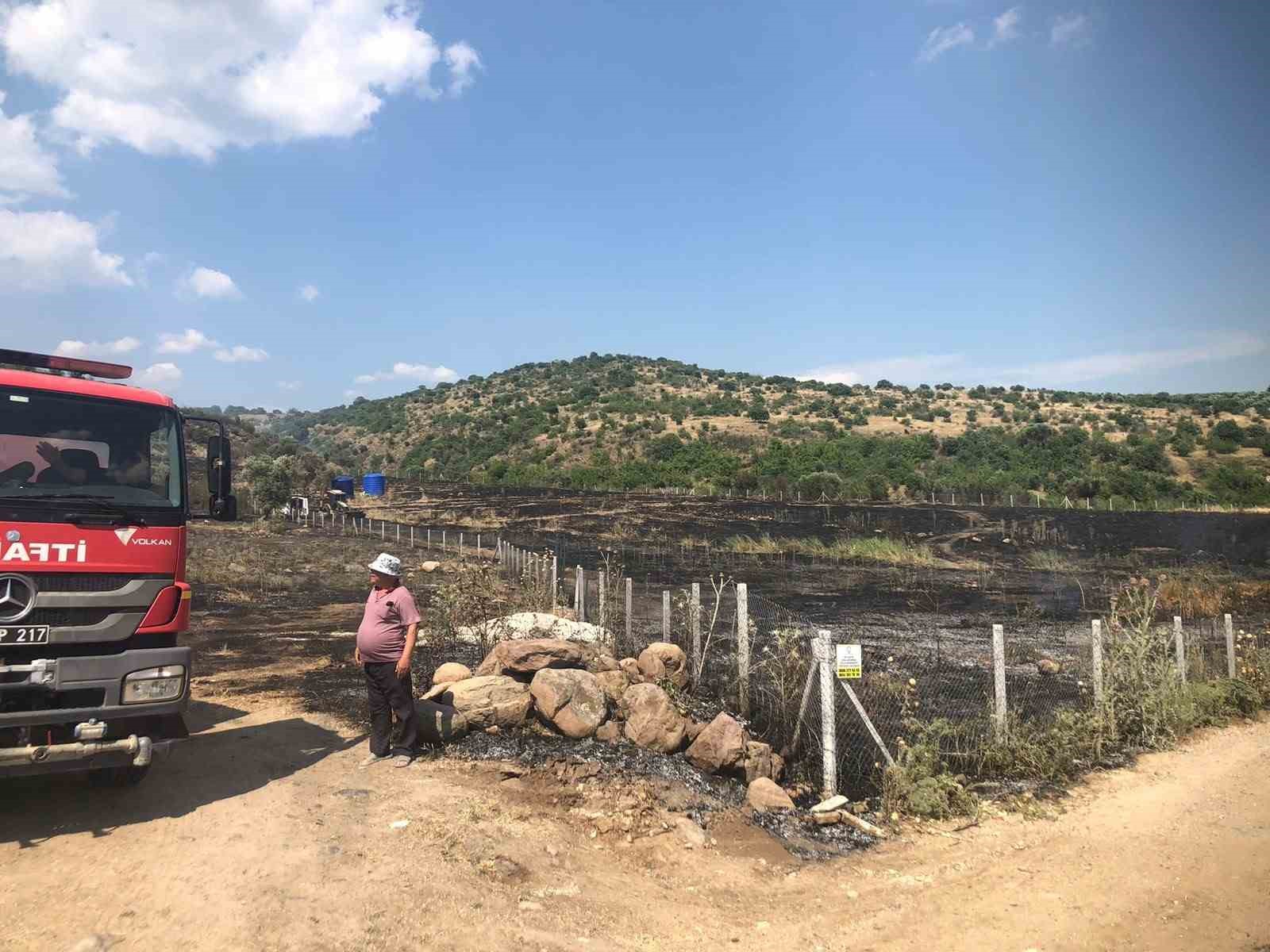 Makilik alanda başlayan yangın b&uuml;y&uuml;meden s&ouml;nd&uuml;r&uuml;ld&uuml;