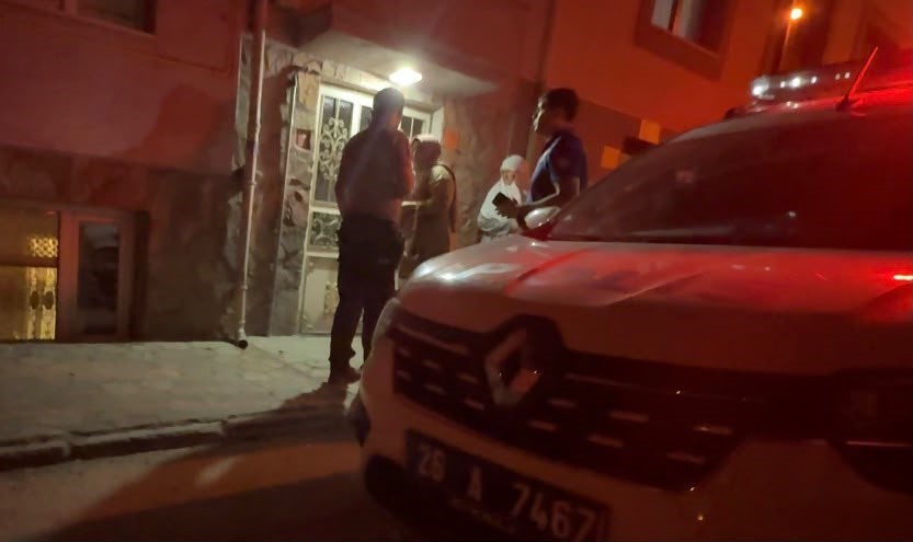 Eskişehir’de aile içi kavgada evinin camlarını kıran şahıs aracıyla kaçtı