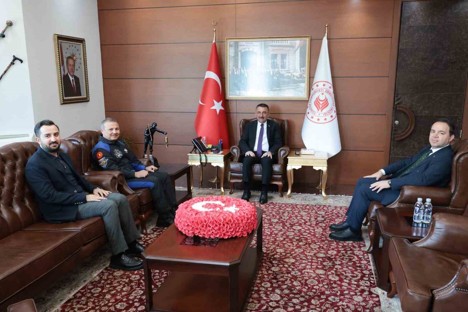 İlk Türk Astronot Alper Geze ravcı’dan Vali Bektaşoğlu’na ziyaret