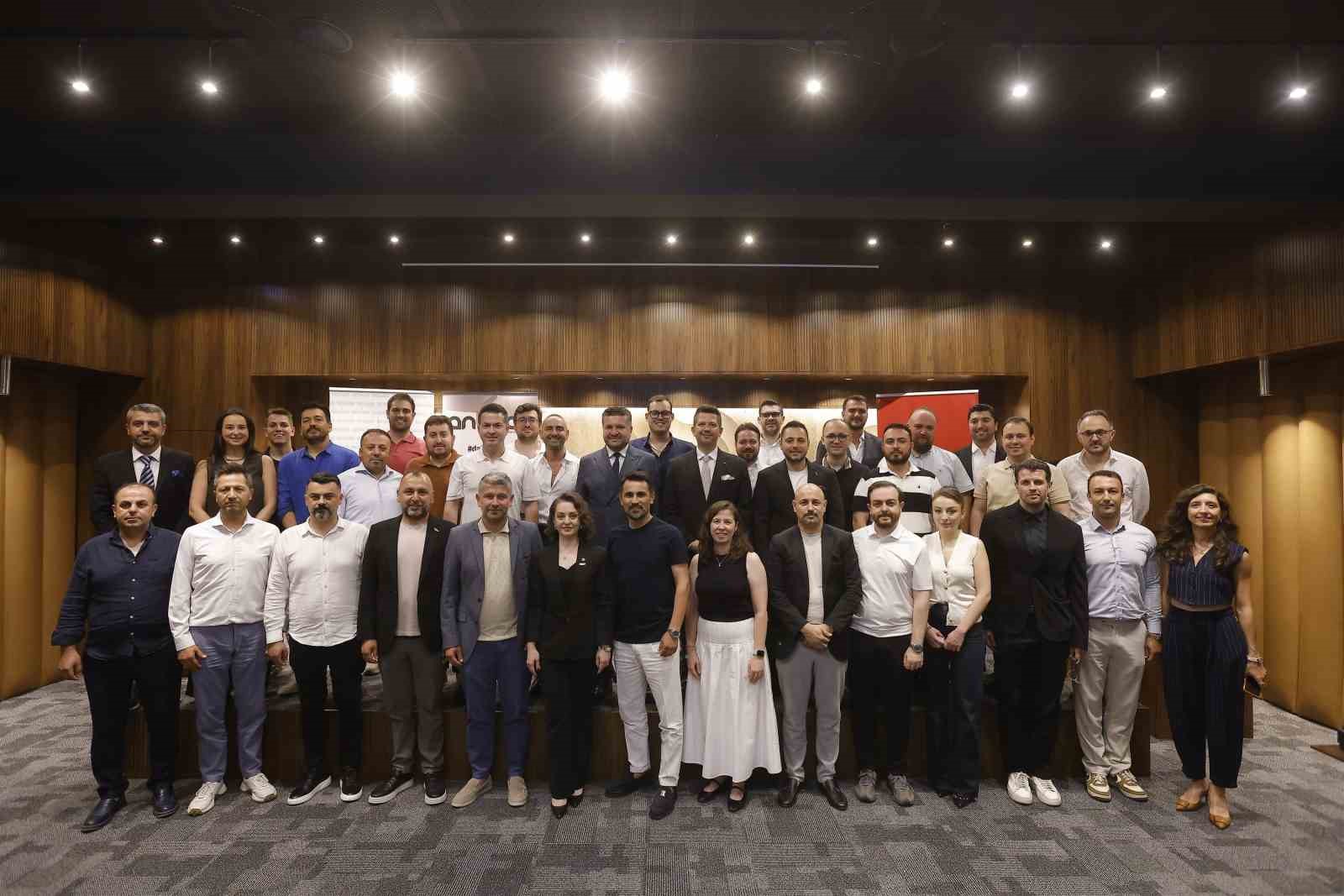 Genç iş dünyasında örnek iş birliği