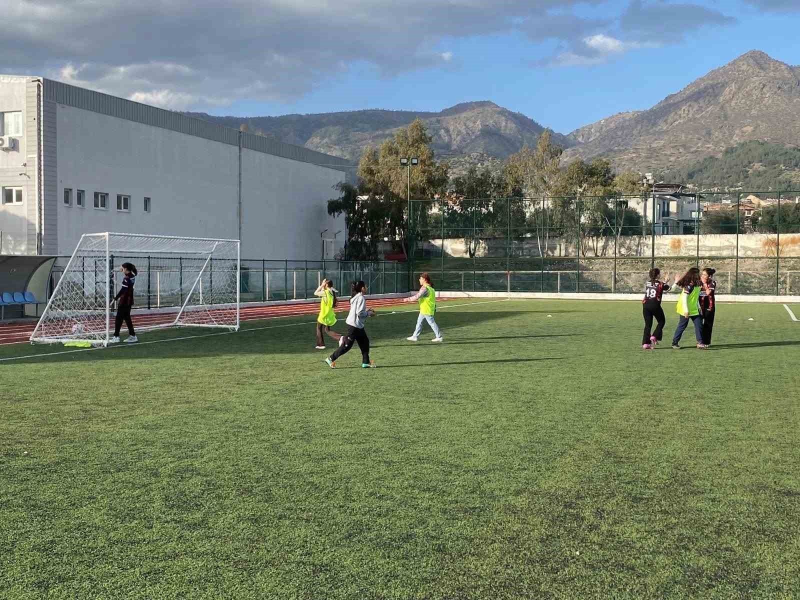 Buharkent&rsquo;te uyuşturucuyla m&uuml;cadeleye futbol desteği