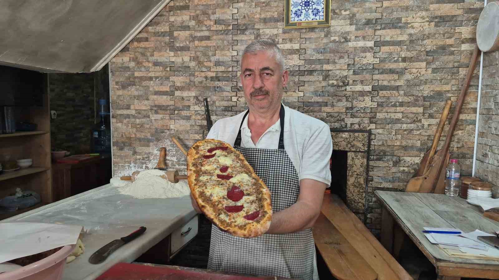 Yarım asırdır 400 derecelik ateşin başında emek veriyor