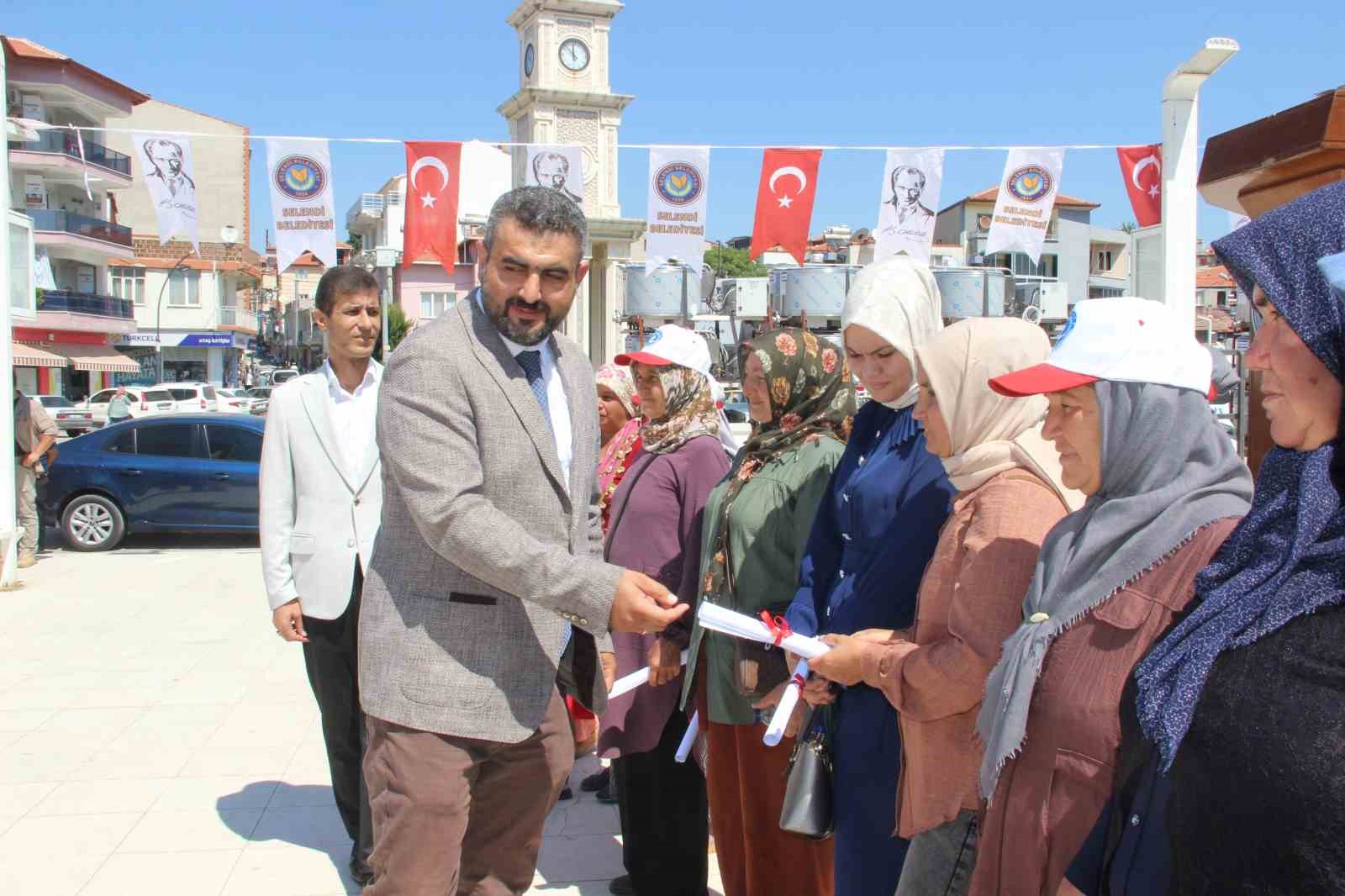 Selendi&rsquo;de 113 kadın &uuml;reticiye s&uuml;t soğutma tankı desteği