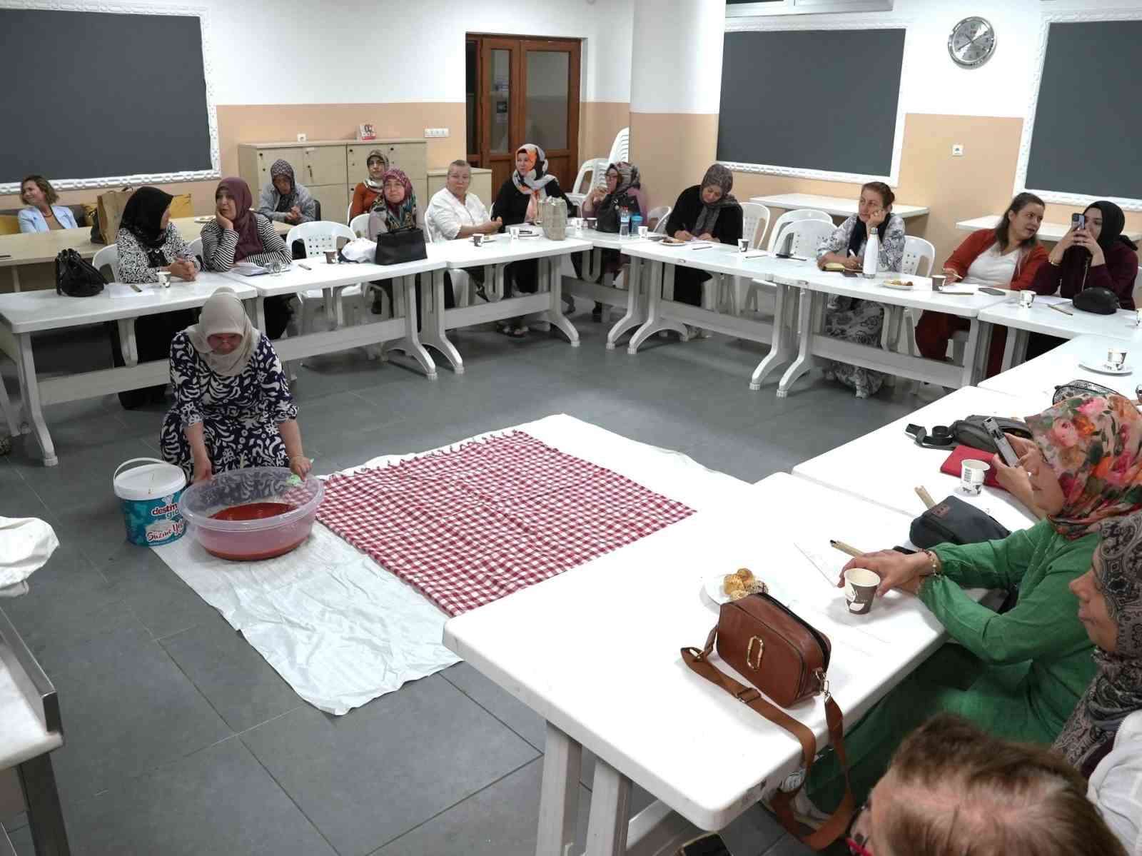 Geleneksel tarhana atölyesine yoğun ilgi