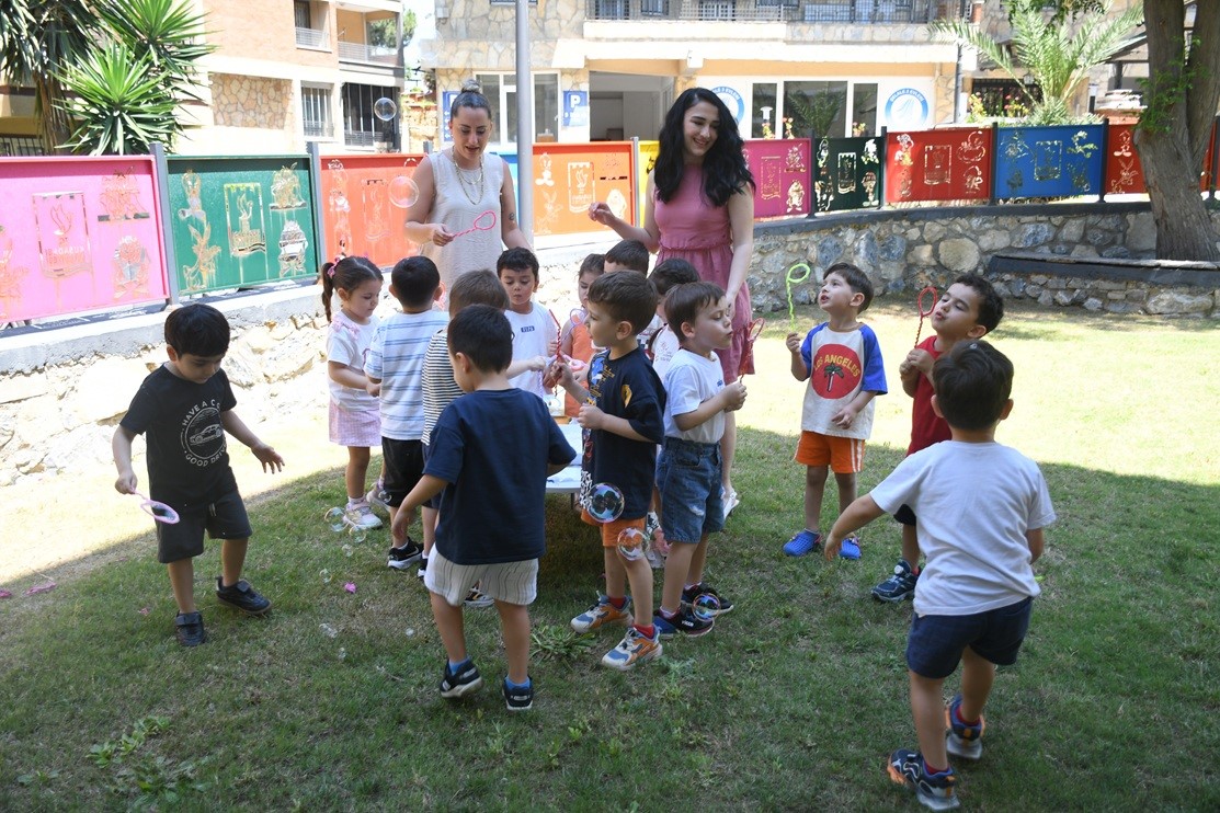 Kuşadası’ndaki Çocuk Gelişim Merkezi yazın da hizmet vermeye devam ediyor