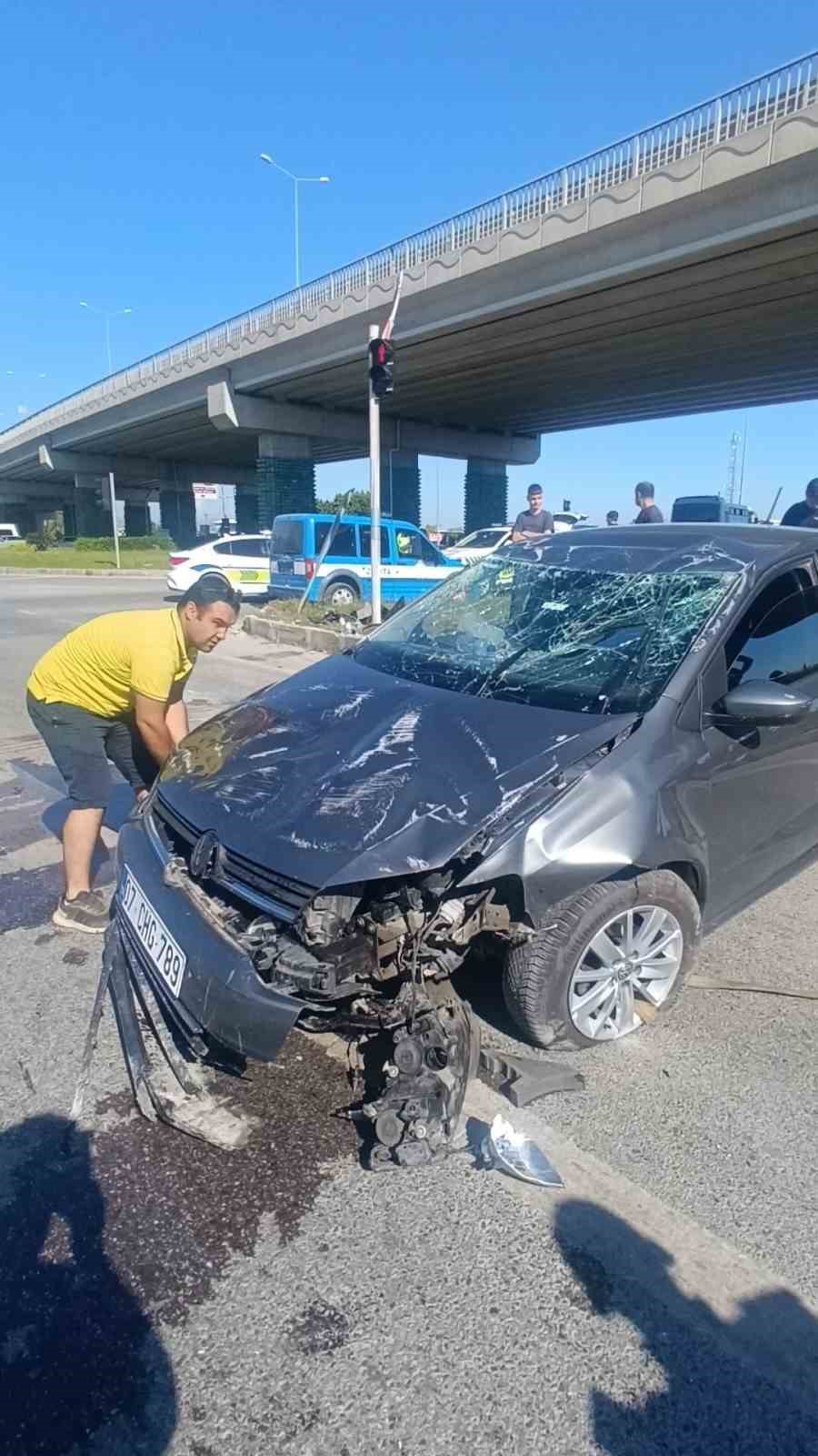 Ters dönen araçtan burnu bile kanamadan çıktı