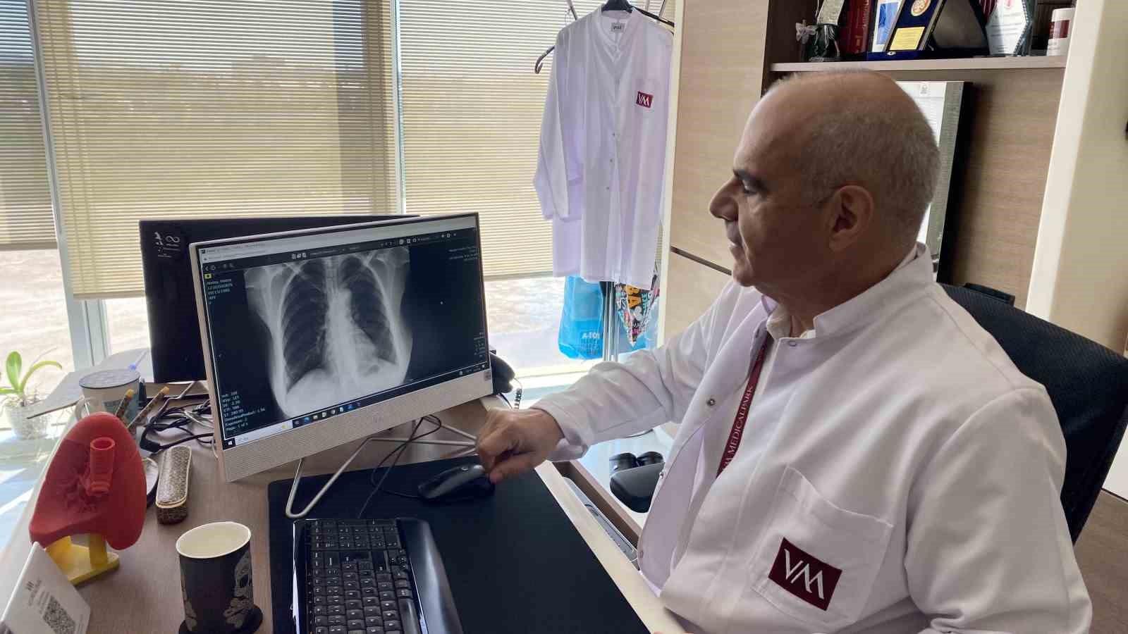 Nefesini kesen tümörden akciğeri alınmadan kurtuldu