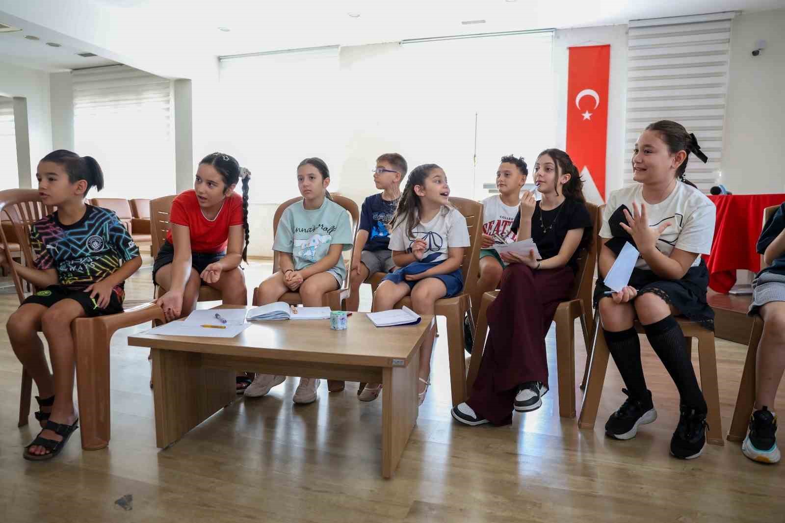 Efeler Belediyesi gen&ccedil;lerin ve &ccedil;ocukların yanında