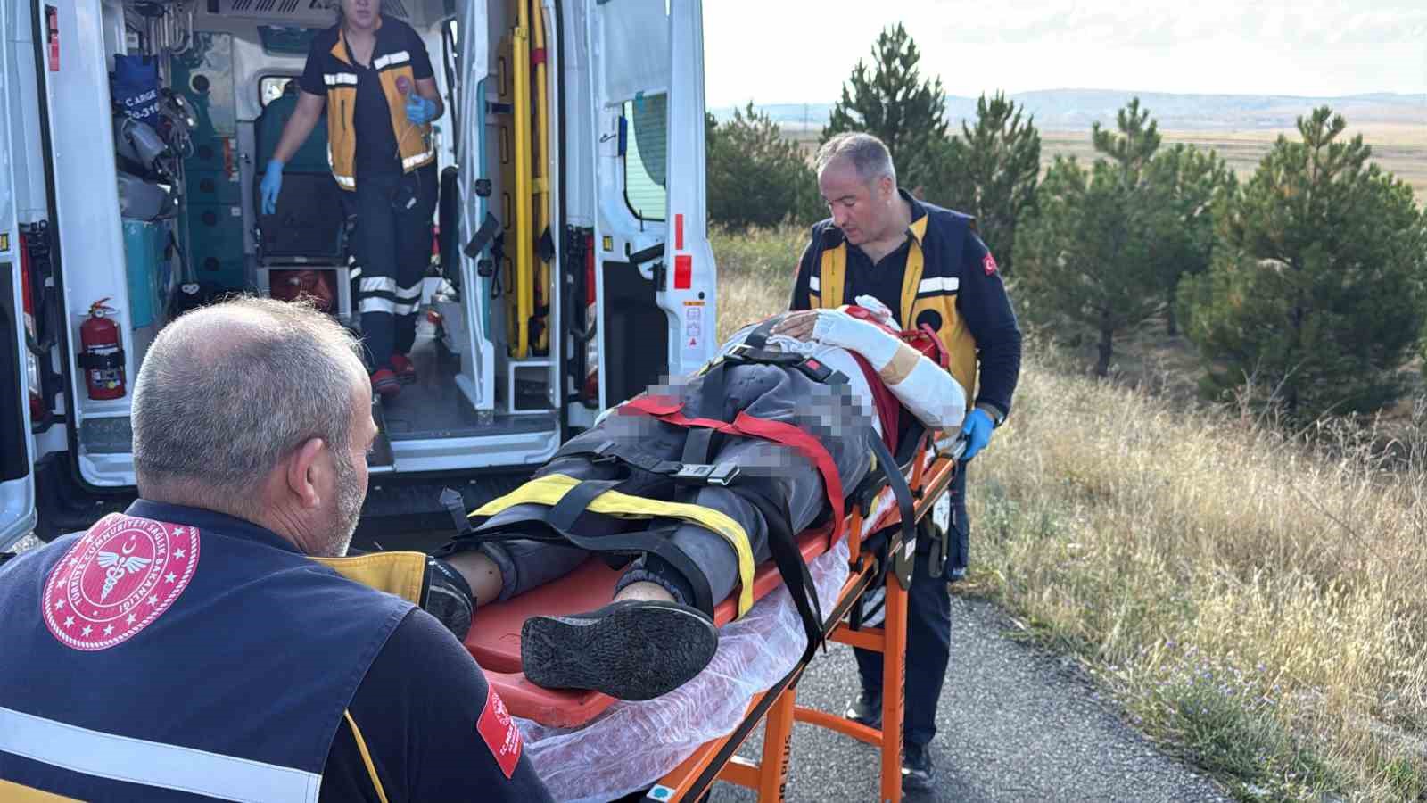 Sivas’ta otomobil tıra arkadan çarptı: 6 yaralı