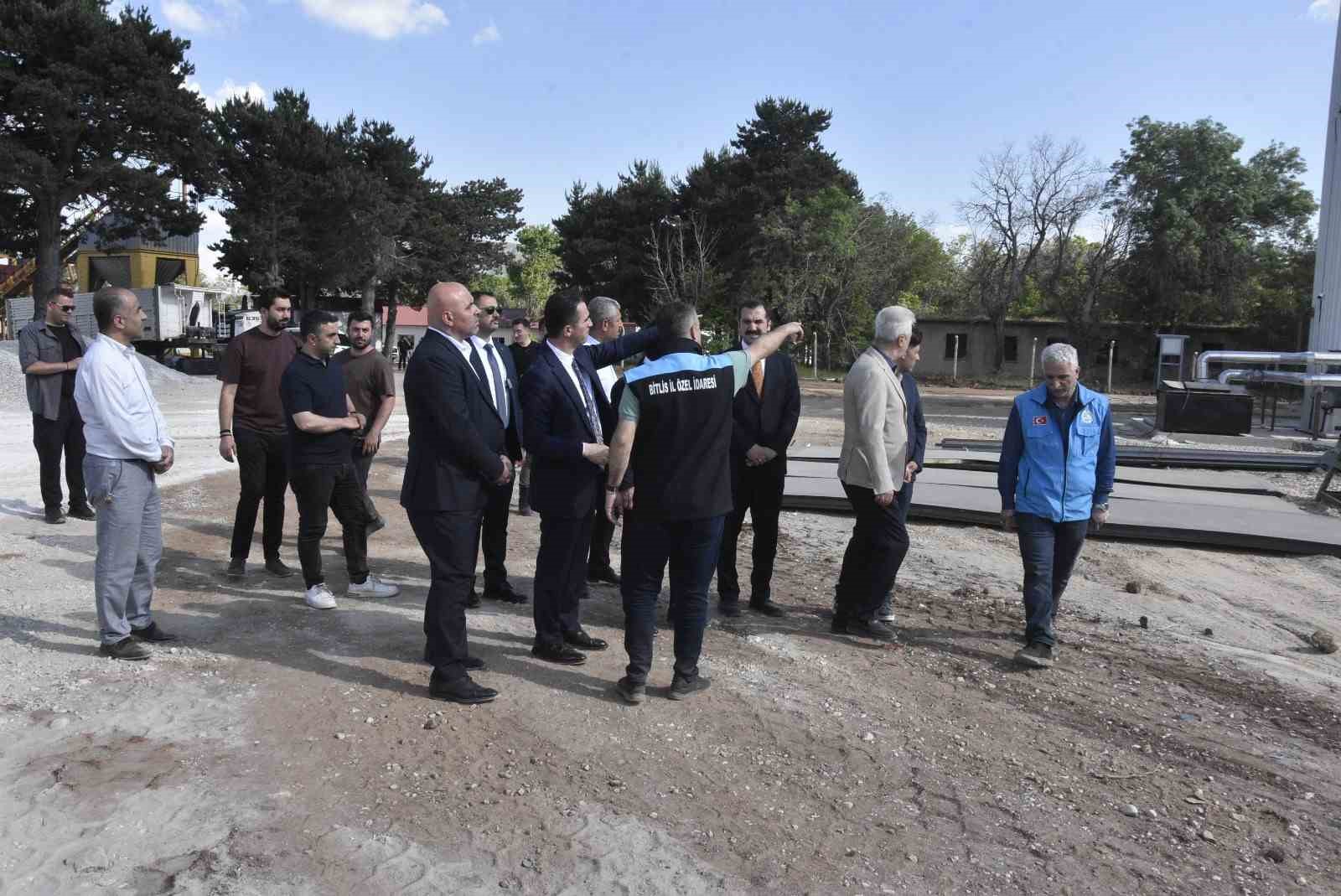 Bitlis’te kırsal kalkınmaya asfalt desteği
