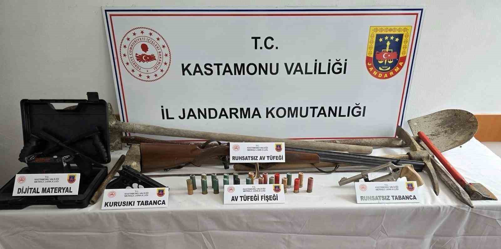 Kastamonu’da kaçak kazı operasyonunda 13 şüpheli gözaltına alındı