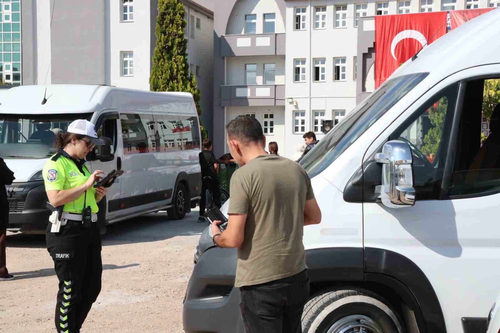 Eskişehir’de yeni eğitim öğretim yılının başlamasıyla okul servisleri denetlendi