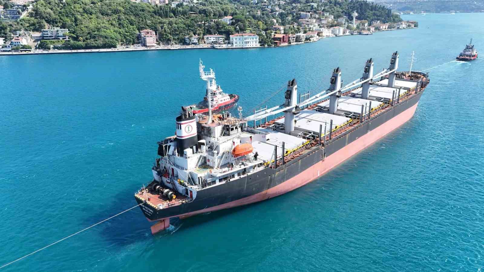 İstanbul Boğazı "M/V New Victory" gemisinin geçişi nedeniyle çift yönlü trafiğe kapatıldı
