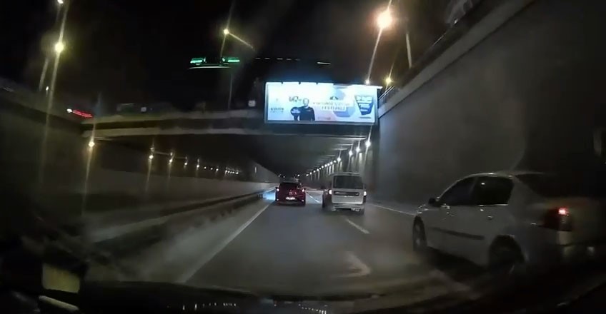 Makas atarak trafiği tehlikeye attı