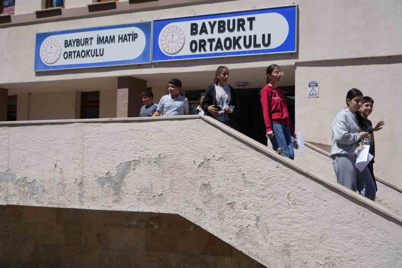Bayburt’ta 876 öğrenci LGS heyecanı yaşadı