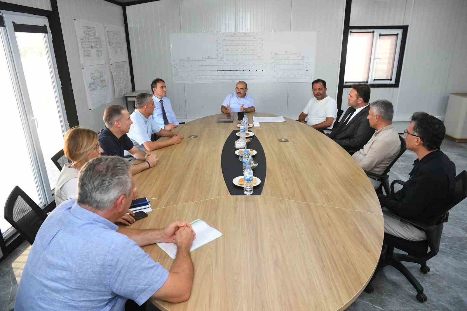 Vali Ustaoğlu yeni devlet hastanesi inşaatını inceledi
