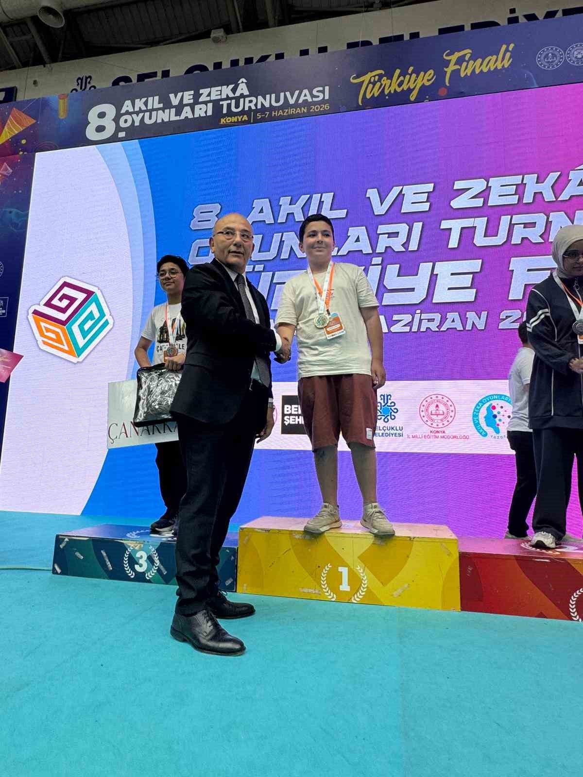 Siverekli öğrenci akıl ve zeka oyunlarında Türkiye birincisi oldu