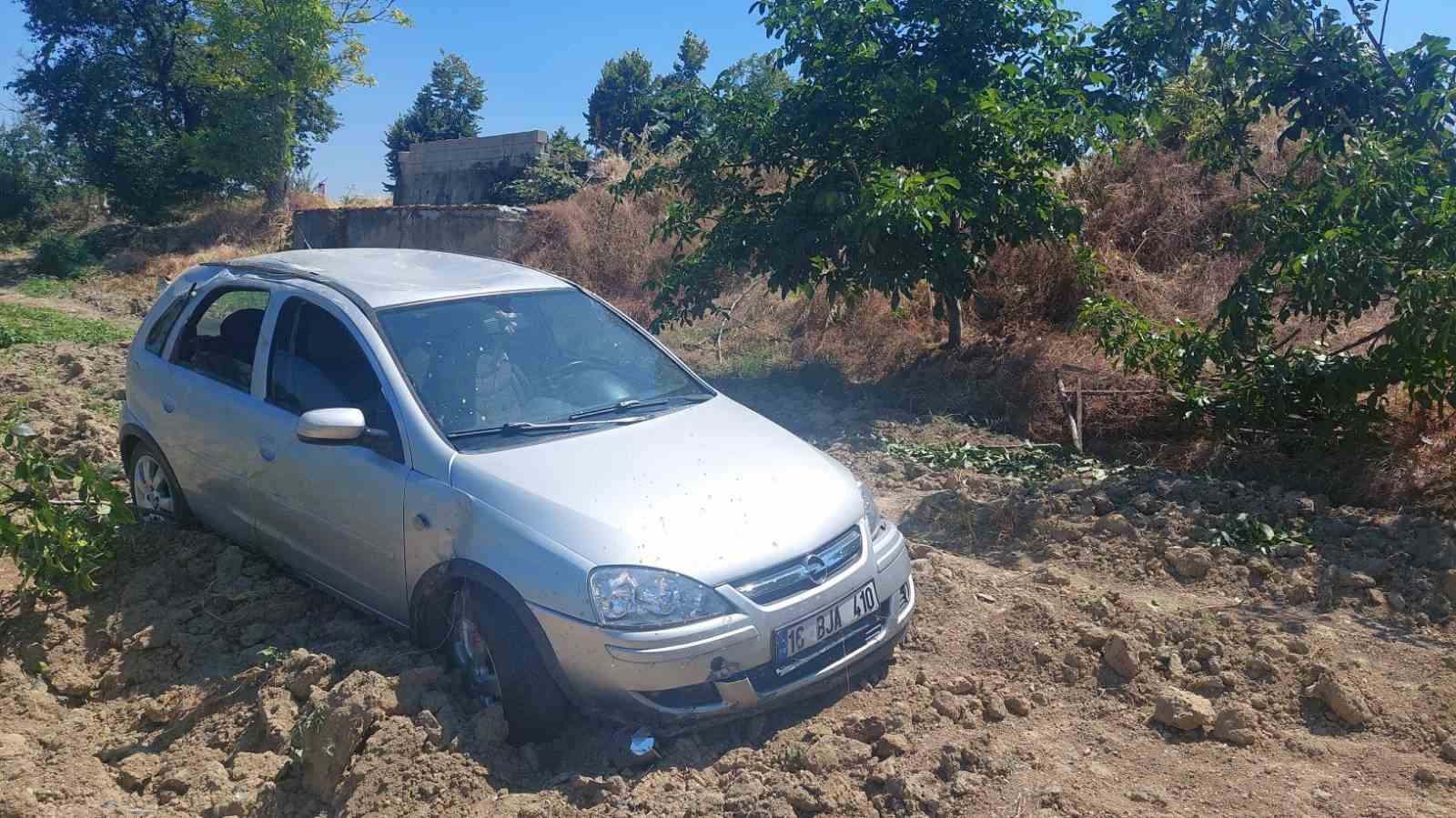Kontrolden &ccedil;ıkan otomobil meyve bah&ccedil;esine u&ccedil;tu: 4 yaralı