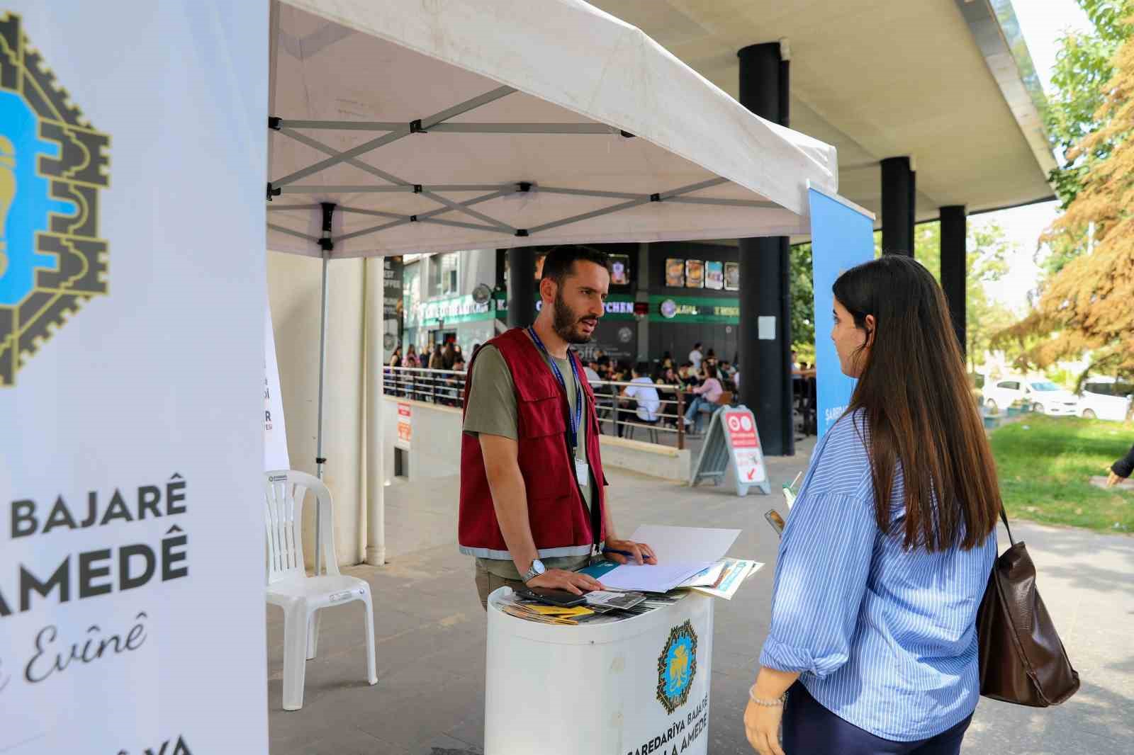 Diyarbakır’da üniversite öğrencileri ‘Hoş geldin’ standında karşılanıyor