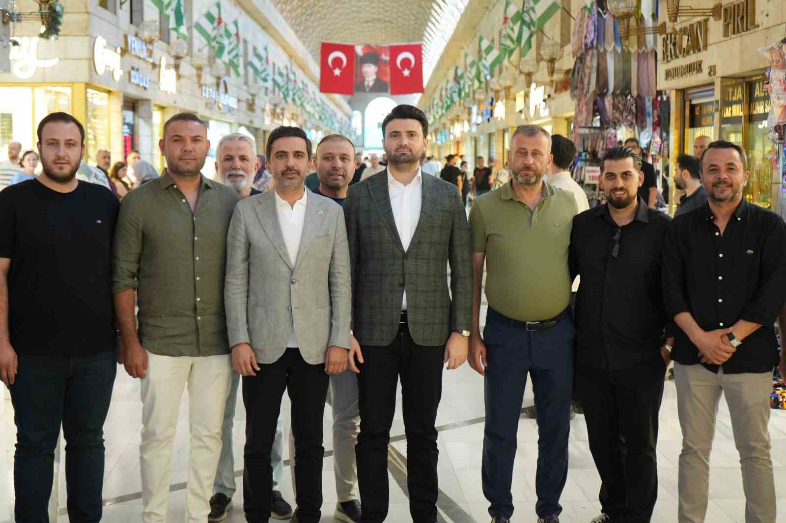 Bursaspor Başkanı Enes Çelik Kapalı Çarşı’da esnafla buluştu