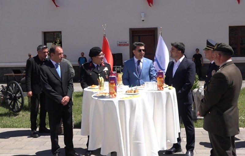 Tunceli&rsquo;de bayramlaşma programı d&uuml;zenlendi