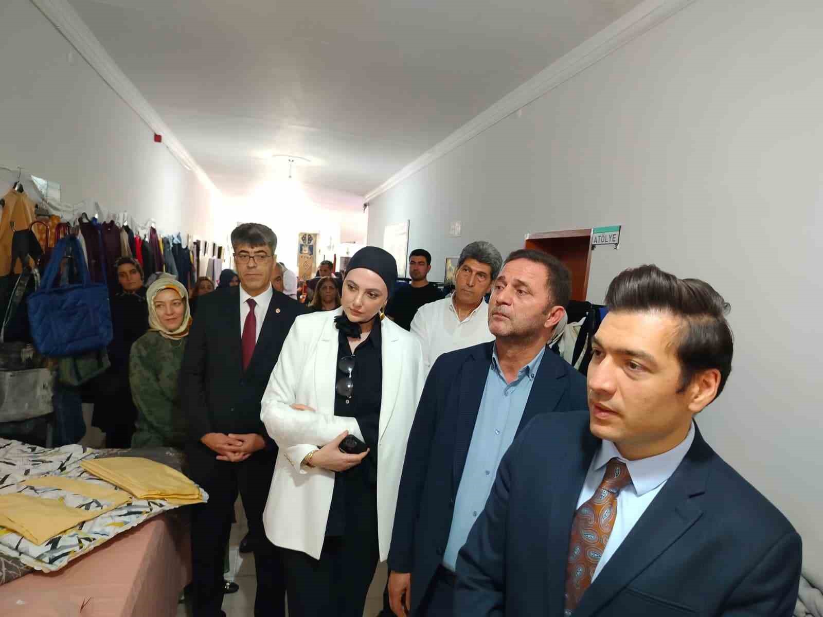 Keban’da el emeği ürünler görücüye çıktı