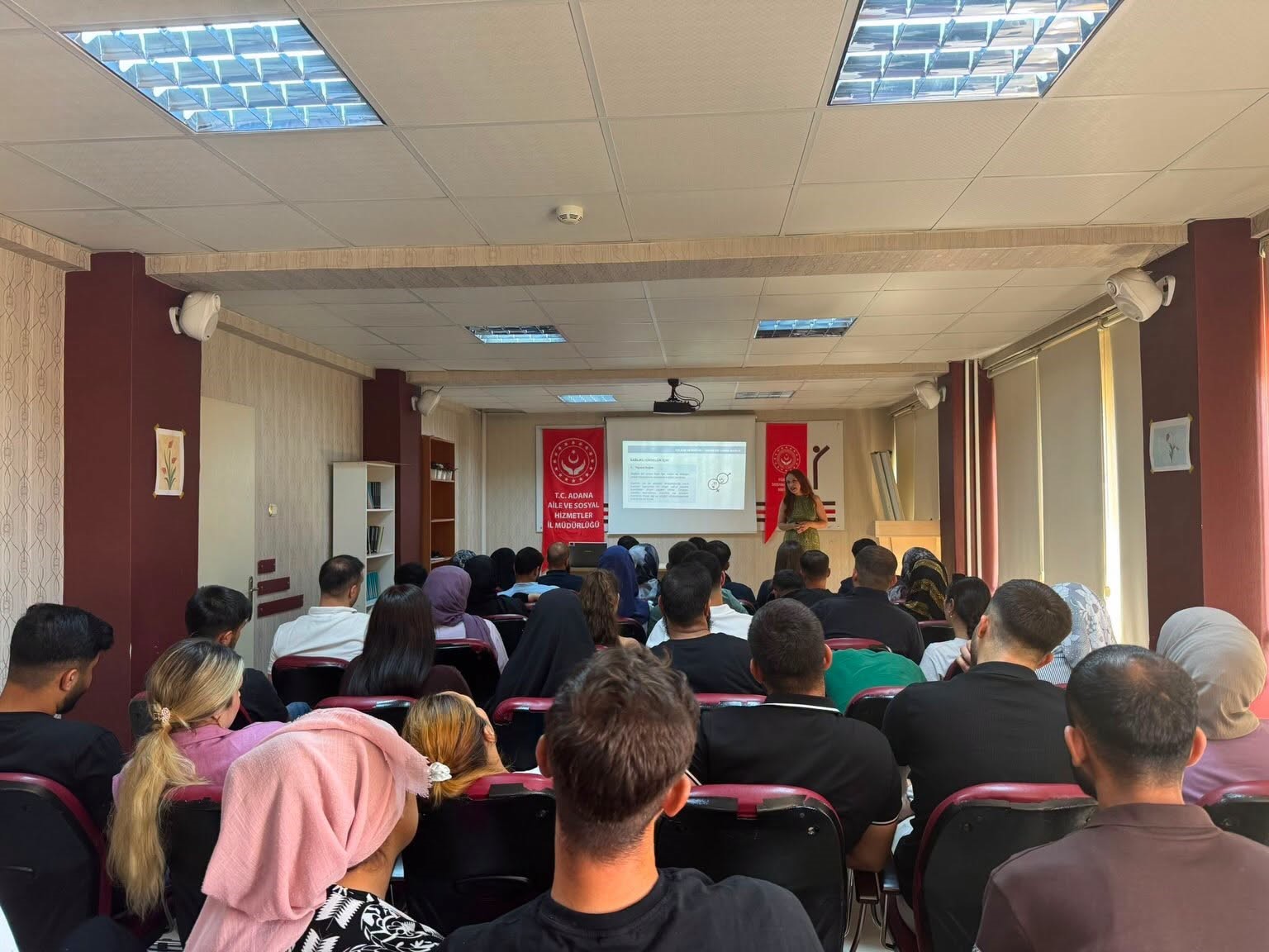 Adana’da evlilik yolundaki çiftler eğitim programında buluştu
