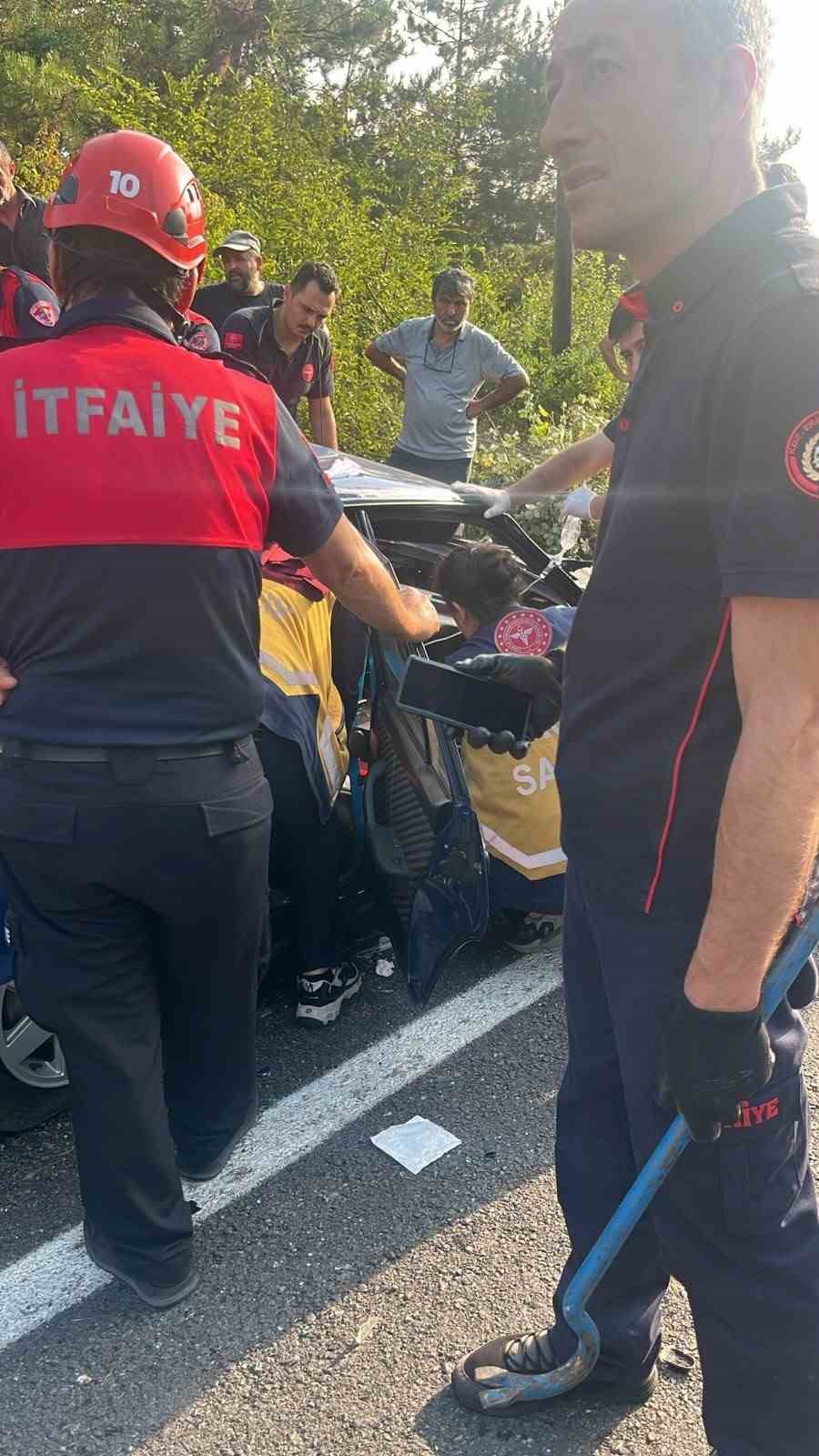 İşçi servisi ile otomobil çarpıştı: 1’i ağır 4 yaralı